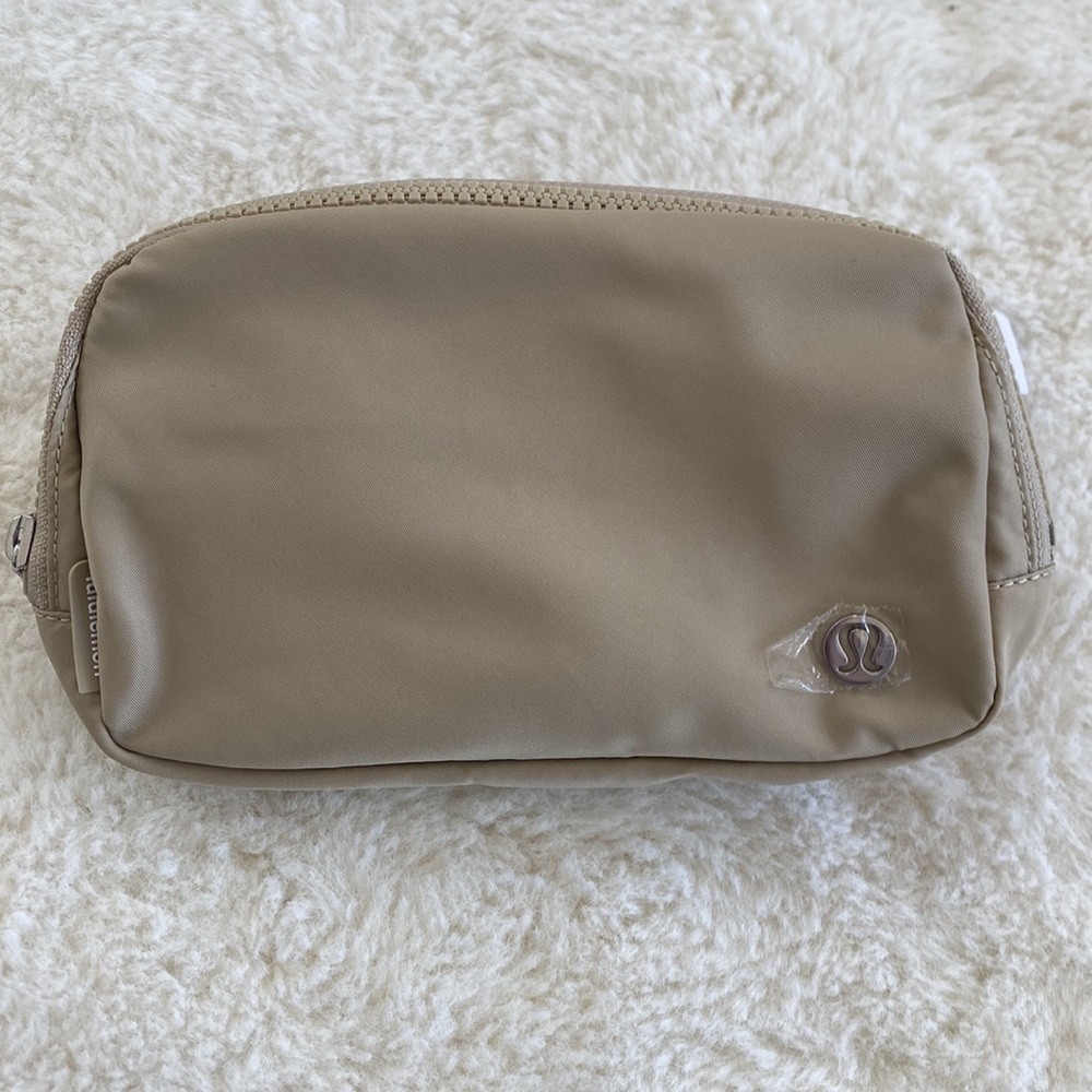 ❤️ Lululemon Everywhere Belt Bag in Trench NWT